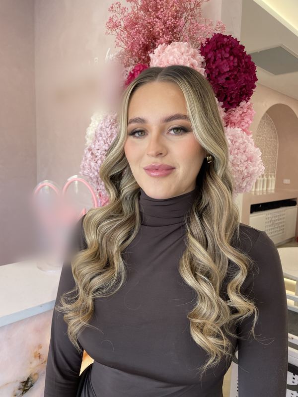 Bouncy blonde glam waves framing the face